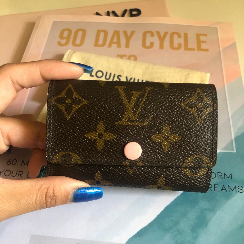 Louis Vuitton 6 key holder Rose Ballerine